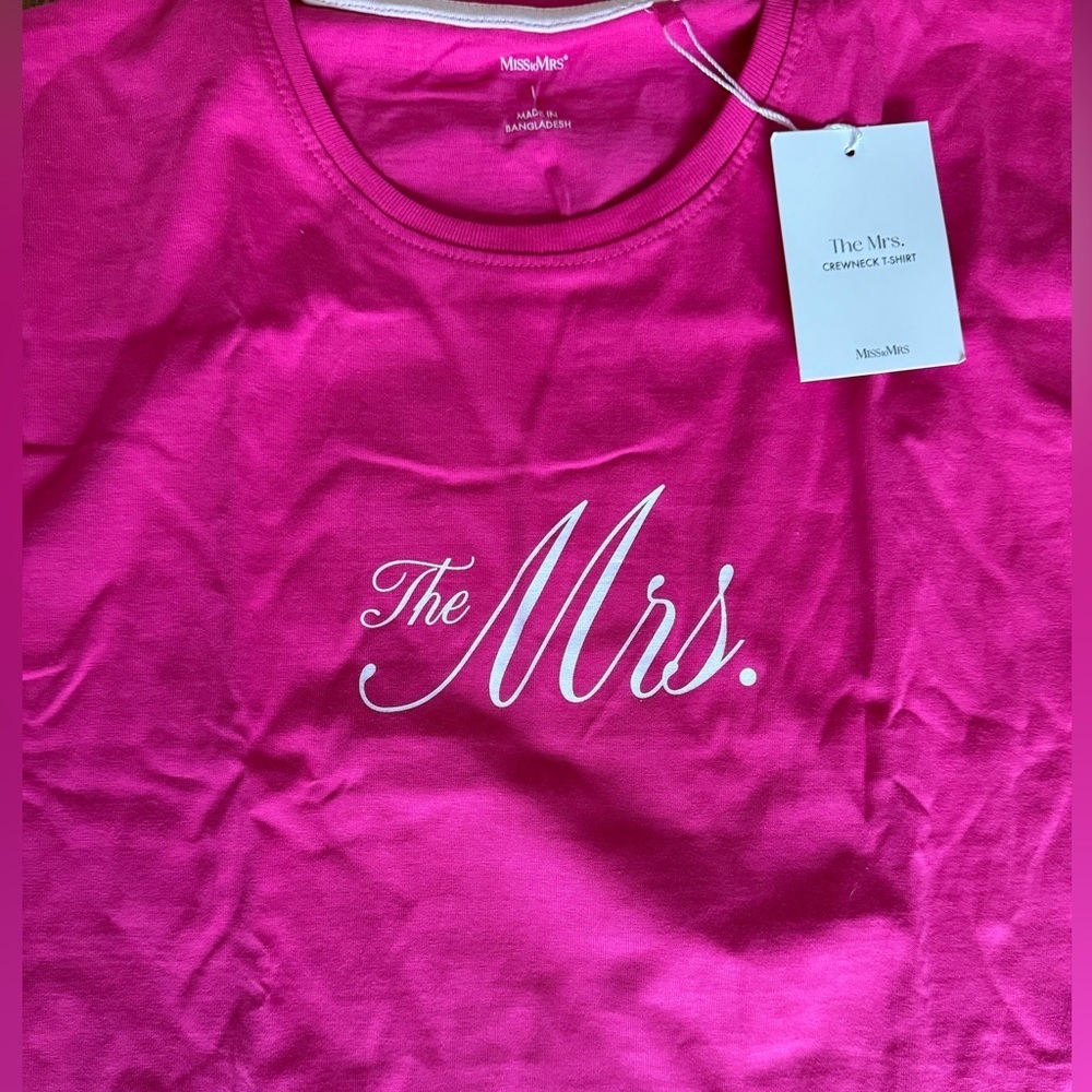 NWT The Mrs. Pink Crewneck Tshirt Size Large